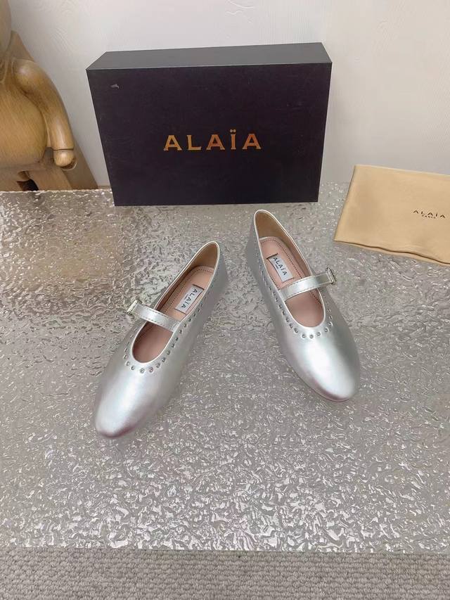 Alaia 阿莱亚24Ss法式仙女芭蕾舞平底跳舞鞋！ Azzedine Alaia 法国一线奢侈品牌 时尚界最后的手艺人 面料：全粒面牛皮 内里：进口羊皮里 大